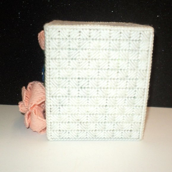 Handmade White Needlepoint Tissue Box Holder Peach Roses, Blue, Yellow Vintage - Picture 6 of 6
